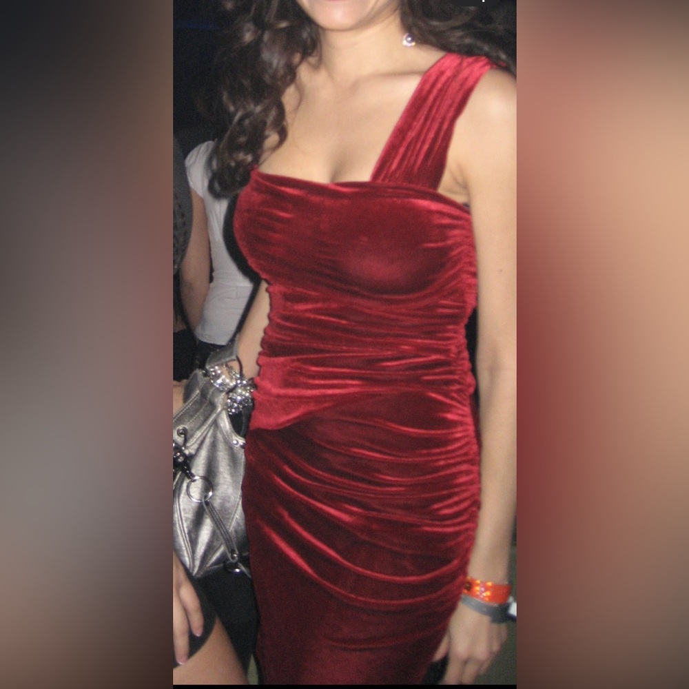 Elegant Red One-Shoulder Dress